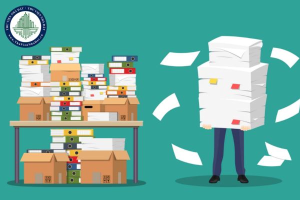 Cơ quan nào quyết định việc lựa chọn sách giáo khoa tại địa phương?