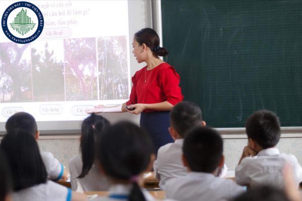 Người tham gia dạy học, theo dõi phổ cập giáo dục, xóa mù chữ là ai?
