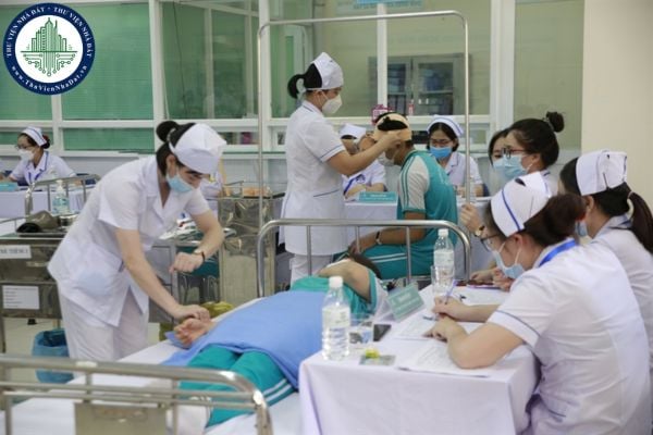 Nhân viên y tế trường học cần phải có bằng cấp gì?