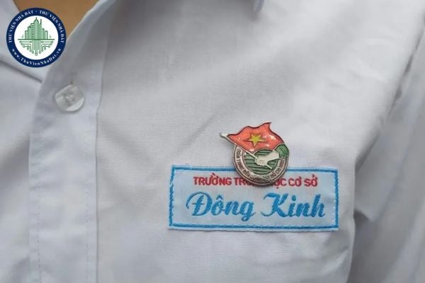 Phù hiệu học sinh dán bên nào? Quy định cụ thể ở đâu?