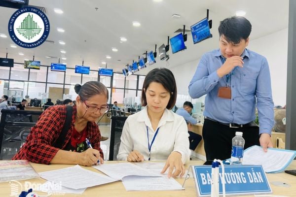https://cdn.thuviennhadat.vn//upload/hinh-anh-bai-viet/TTR/thang-10/02/noi-thuc-hien-thu-tuc-dat-dai-hcm.jpg