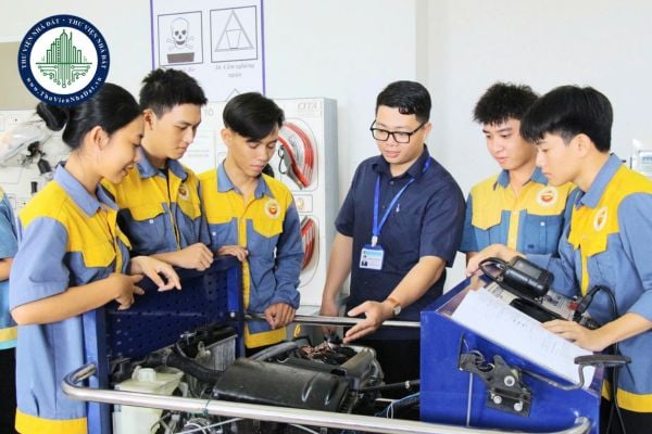 Tải file Nghị quyết 28/2025/NQ-HĐND chính sách hỗ trợ đào tạo nghề cho người đã nghỉ việc do sắp xếp bộ máy tại TPHCM