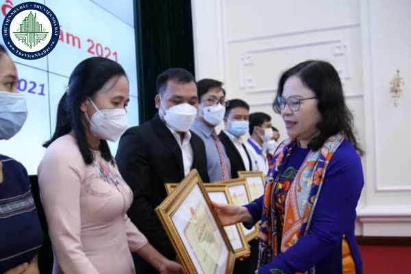 Tiêu chuẩn xét tặng hoặc truy tặng Bằng khen của Bộ Tài chính theo quy định mới nhất 2024 ra sao?