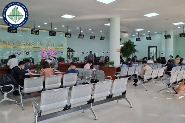 https://cdn.thuviennhadat.vn//upload/hinh-anh-bai-viet/VTV/thang-10/7/phuong-cho-quan-tphcm-nop-ho-so-dat-dai-tai-chi-nhanh-van-phong-dang-ky-dat-dai-nao-tu-01-10-2025.jpg