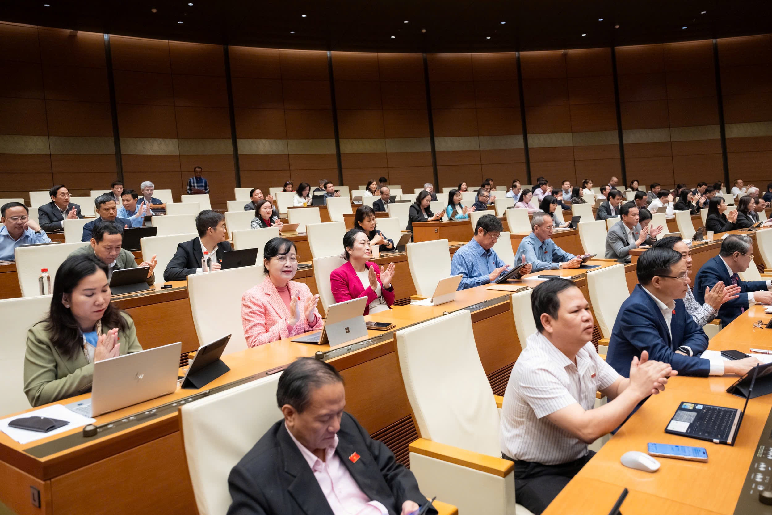 Quốc hội thông qua Luật Quản lý thuế (sửa đổi)