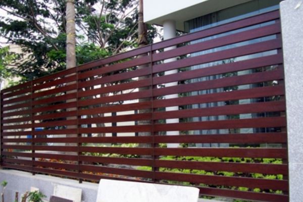 Những mẫu hàng rào gỗ đẹp năm 2025