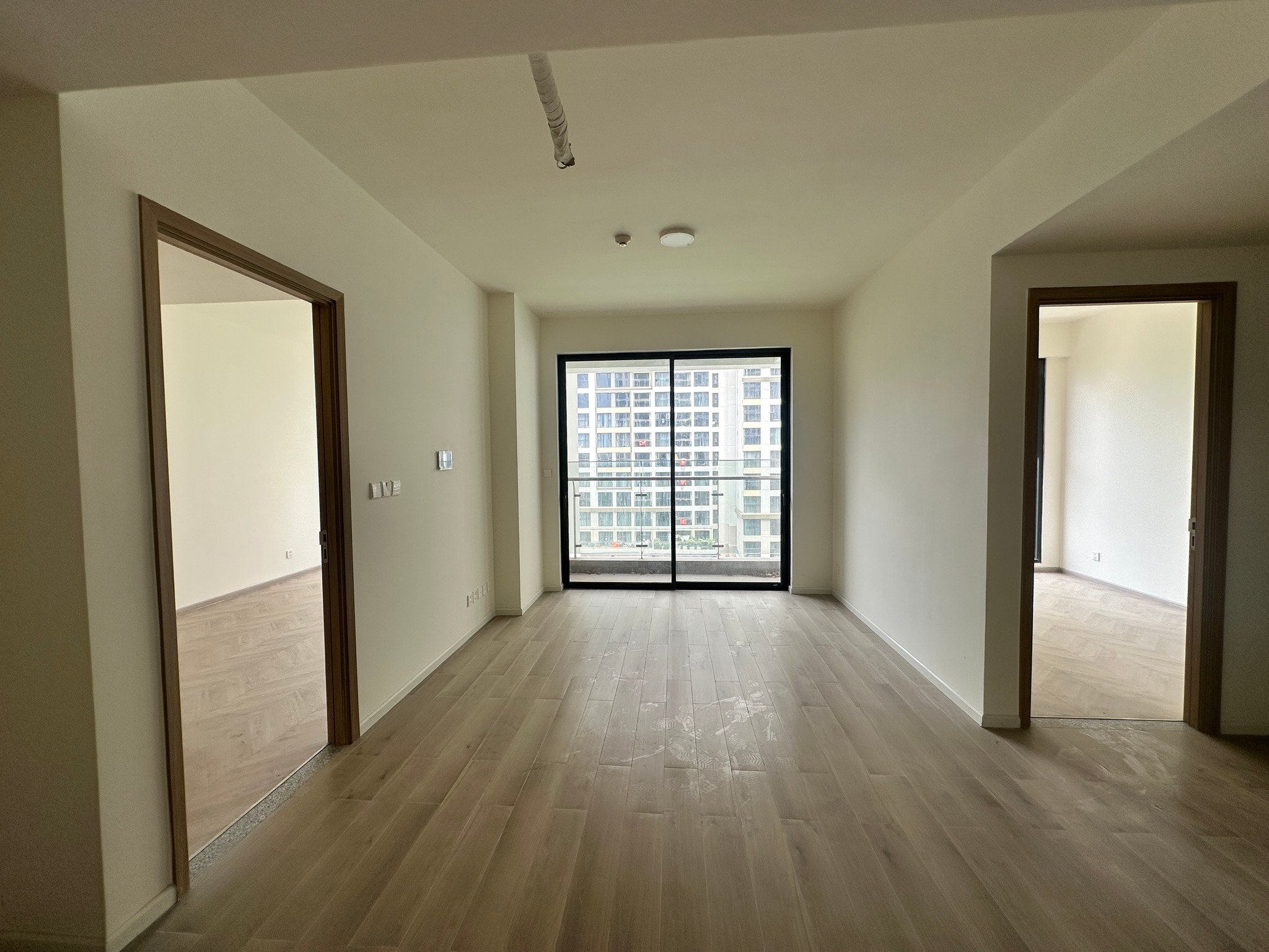 Bán căn hộ 2PN Lumiere Boulevard tòa E, view hồ bơi nội khu, hướng Đông Nam, giá 4,8 tỷ