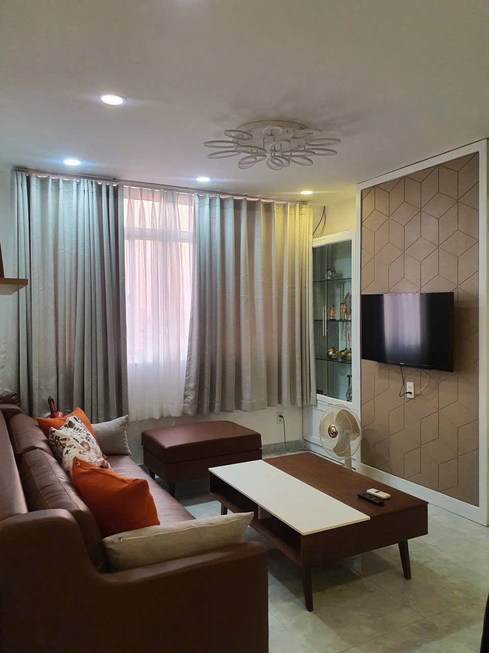 Chính chủ bán căn hộ Screc Tower, Quận 3, 76m2, 2PN, 2WC, giá 1,9 tỷ