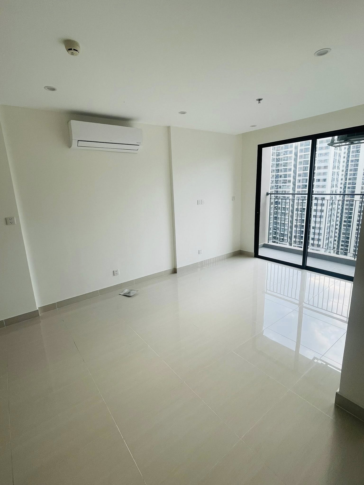 Bán căn hộ 1PN plus the Origami, Vinhomes Grand Park, dt 47m2, SHR, giá 2,3 tỷ