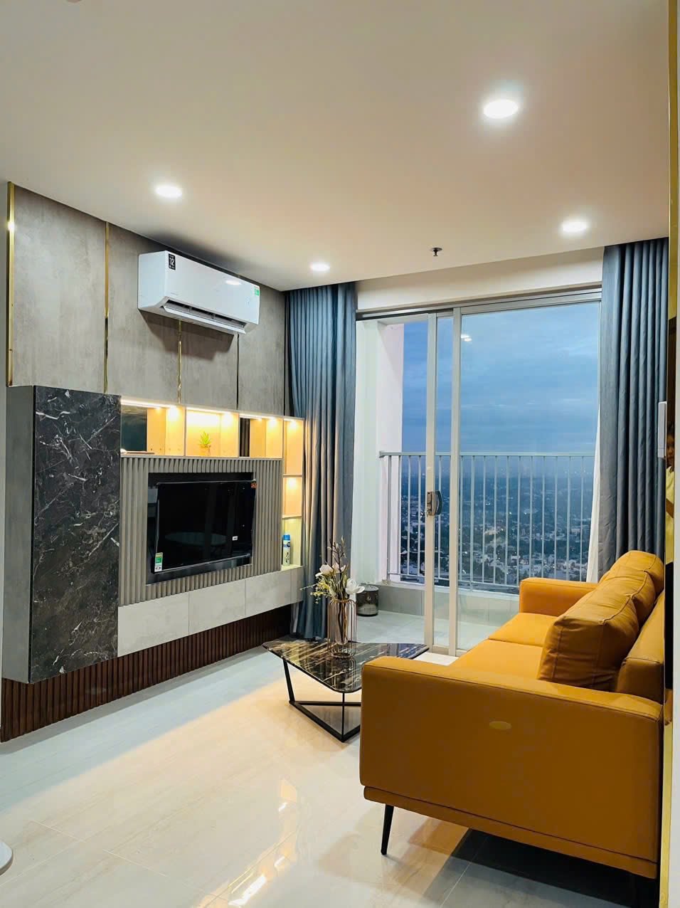 Bán căn hộ 1PN Happy One Central tầng cao, full nội thất cao cấp, đã có sổ hồng, giá 1,9 tỷ