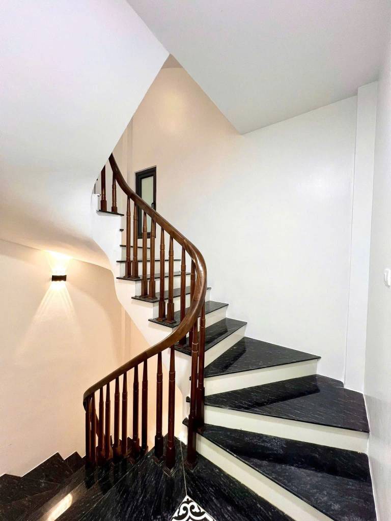 NHÀ MỚI ĐẸP Ở NGAY , ĐƯỜNG VÕ CHÍ CÔNG , CẦU GIẤY . 5TẦNG THIẾT KẾ HIỆN ĐẠI, 32M2 , 7.98 TỶ.