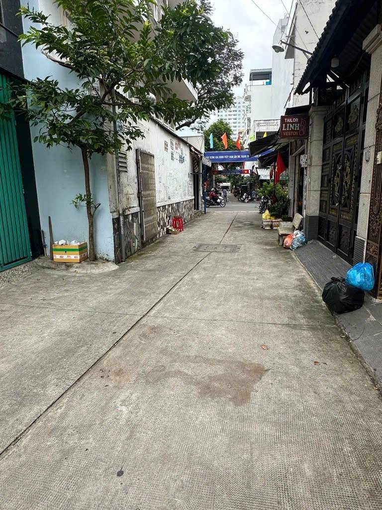 Nhà nát đường Bình Long, 93m2, 4x23m, Sát Aeon Mall, Giá cực rẻ 6.6 tỷ