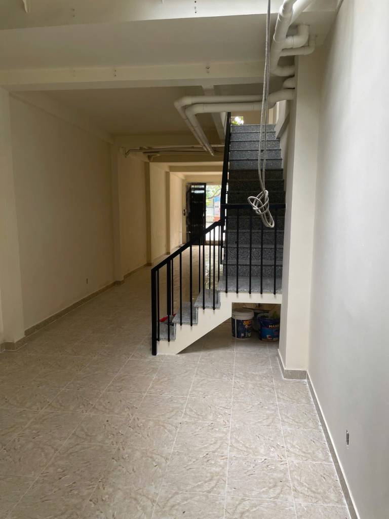 Bán nhà mặt tiền Hòa Bình, kế bên trường tiểu học Hòa Bình, tiện ở & kinh doanh, nhỉnh 15 tỷ