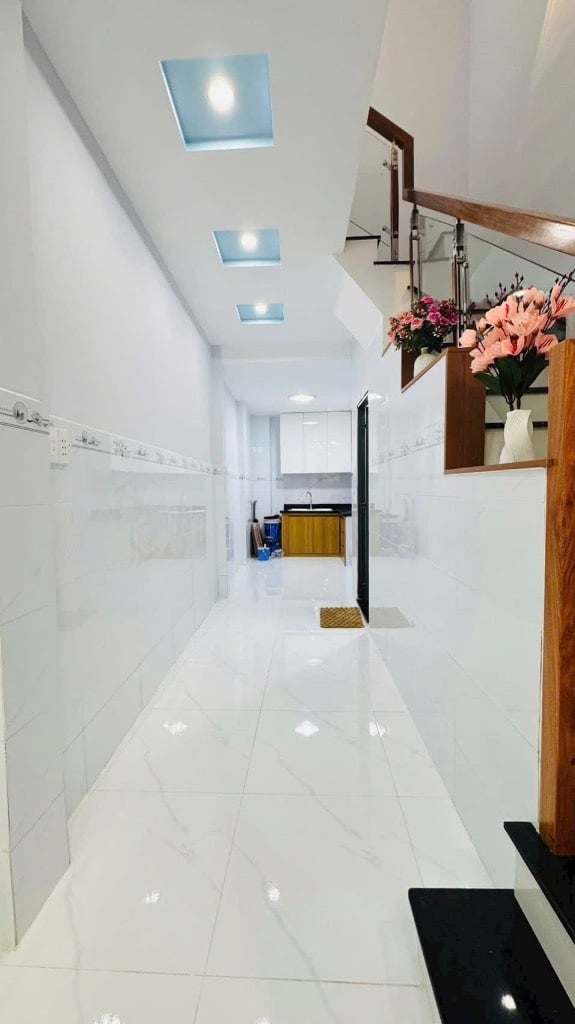 Bán Nhà Cách Mạng Tháng Tám, Quận 3 -35M2-2 Tang - Chỉ 4.Tỷ Nhinh .