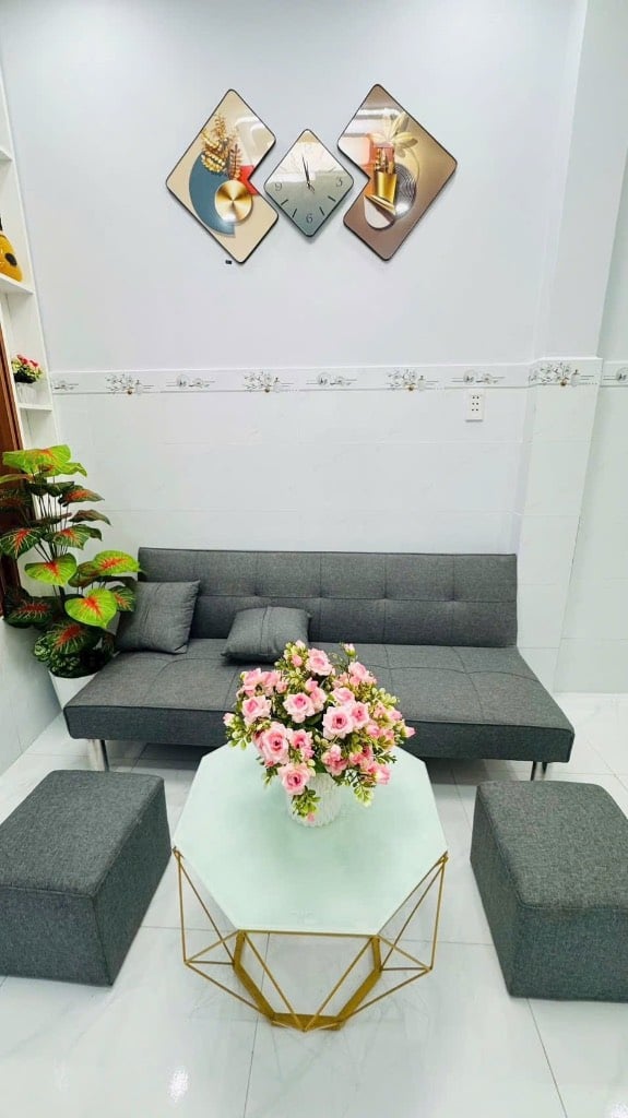 Bán Nhà Cách Mạng Tháng Tám, Quận 3 -35M2-2 Tang - Chỉ 4.Tỷ Nhinh .