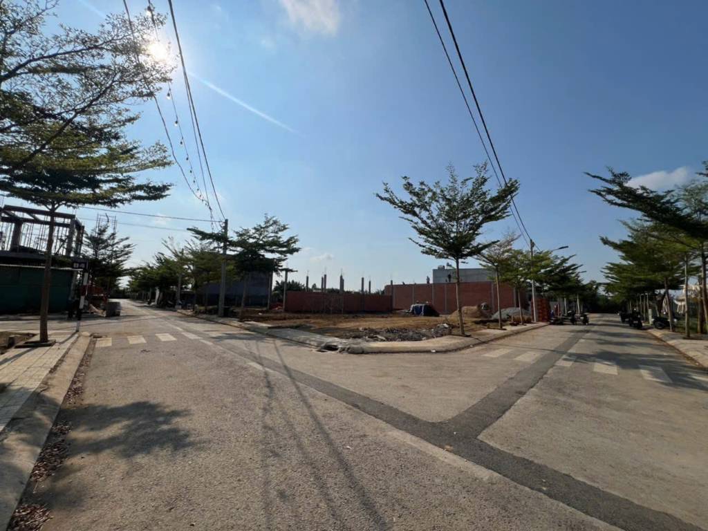 CHỦ BUNG 2 LÔ ĐẤT SHR NGAY TÂN PHONG ĐƯỜNG ĐỒNG KHỞI