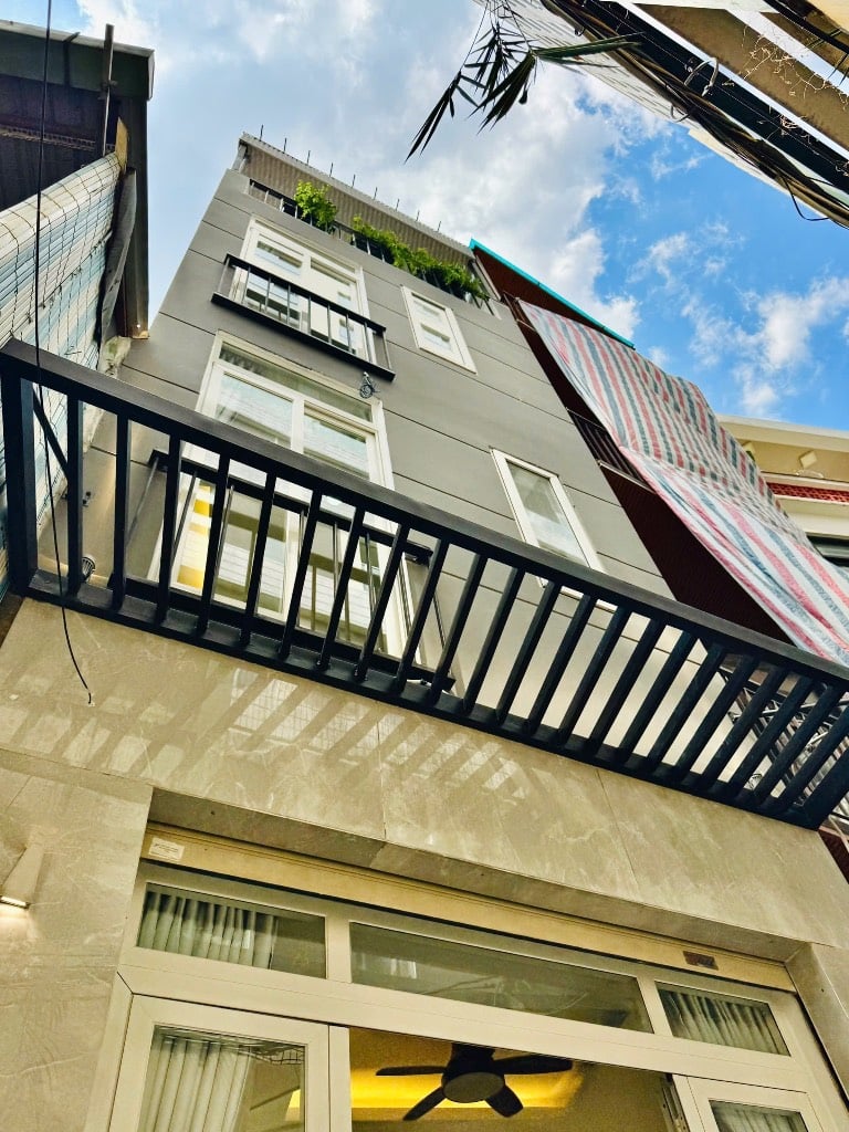 CHO THUÊ NHÀ PHÚ NHUẬN, CÁCH MT NGUYỄN VĂN TRỖI CHỈ 15M, FULL NỘI THẤT, HẺM SẠCH SẼ