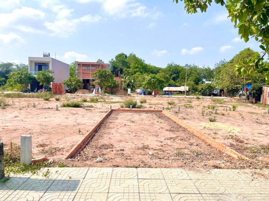 Chính chủ cần bán lô đất thổ cư 80m2 gần trung tâm xã Phú Hoà Đông-Củ Chi, SHR, xây dựng tự do