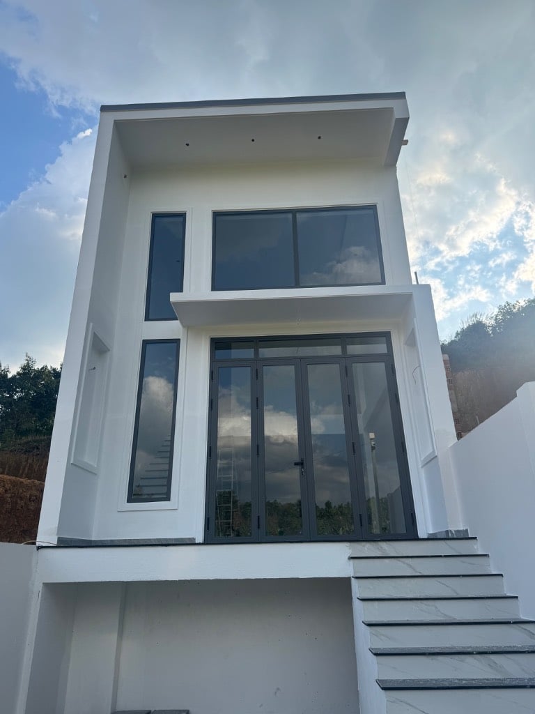 Nhà mới 1 trệt 1 lầu – cách QL55 chỉ 400m – gần Bảo Lộc 9km – giá chỉ 2,6 tỷ