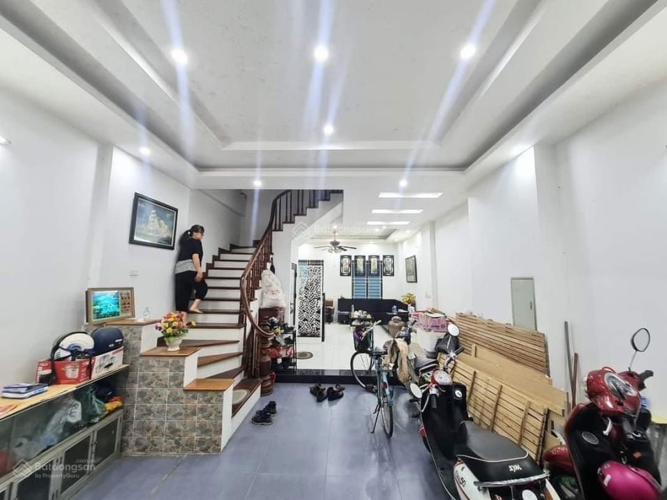 Bán nhà Kim Giang Hoàng Mai, dt 45m2 x 5 tầng ngõ rộng, gần phố, giá chỉ 8,25 tỷ, sổ chính chủ