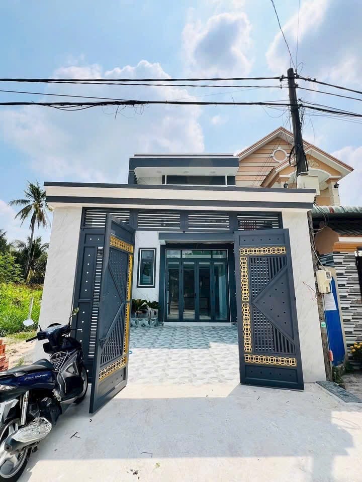 Bán Nhà đầy đủ pháp lý. Tặng nội thất. Mới tinh. Chỉ việc xách vali vào ở. Giá còn thương lượng