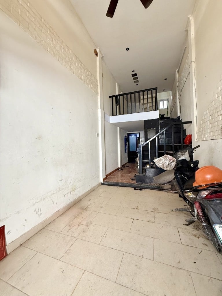 Bán nhà hẻm Cách Mạng Tháng 8, Quận 10, diện tích 2,8 x 10m, chỉ 5,43 tỷ