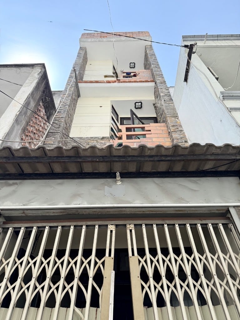 Bán nhà hẻm Cách Mạng Tháng 8, Quận 10, diện tích 2,8 x 10m, chỉ 5,43 tỷ