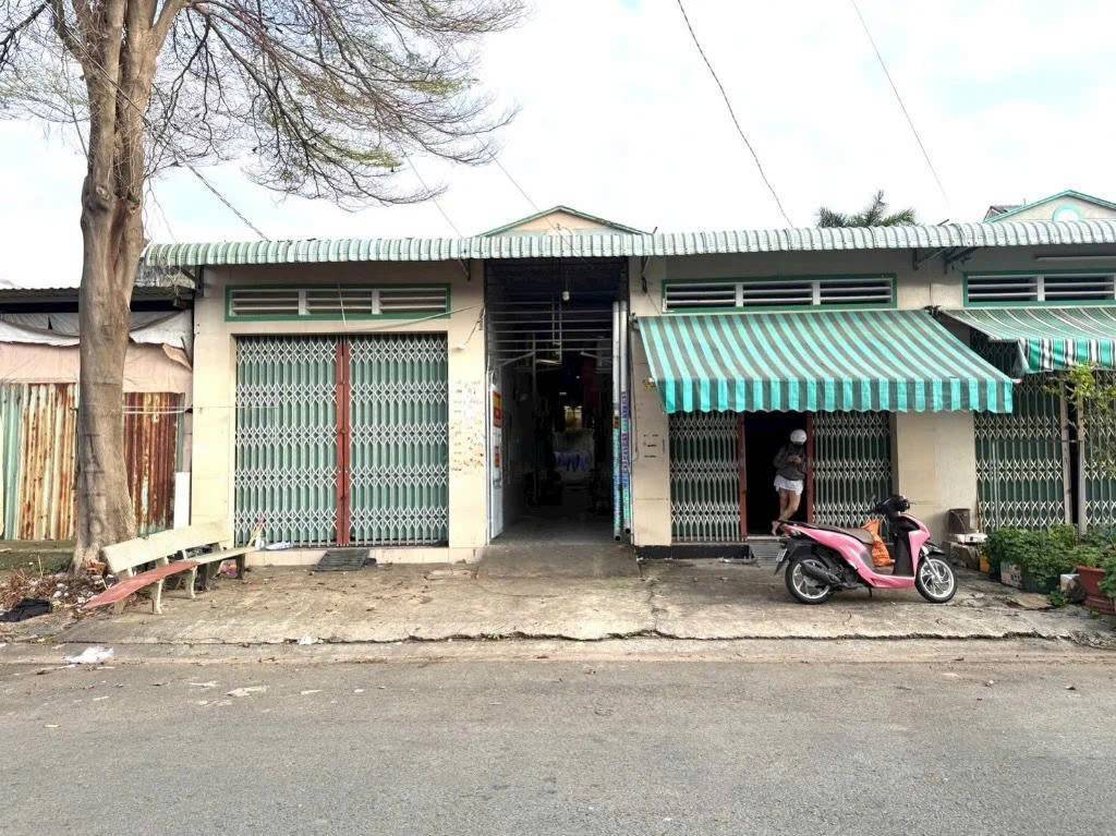 BÁN GẤP DÃY TRỌ GẦN BƯU ĐIỆN MỸ PHƯỚC 3, 300M2 CHỈ 915TR, SỔ RIÊNG, CÓ NGUỒN THU SẴN.