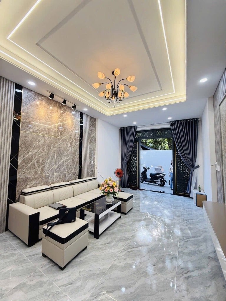 ĐỊNH CƯ NƯỚC NGOÀI, CẦN BÁN GẤP NHÀ DT 52M2, 990TR, QL13, HIỆP BÌNH PHƯỚC, THỦ ĐỨC, SHR, GẦN CHỢ.