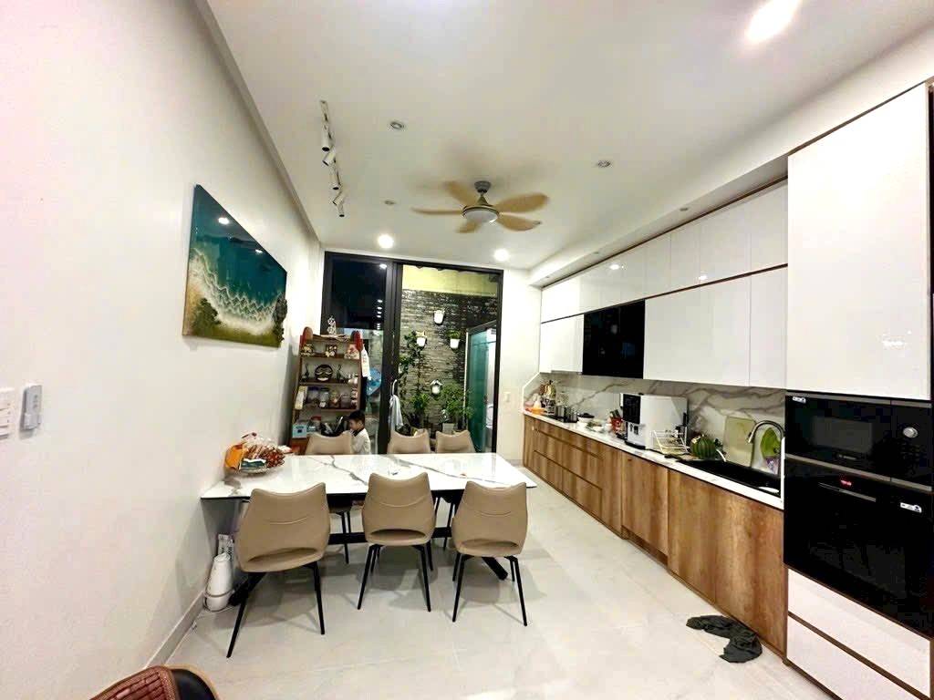 Bán nhà Lâm Văn Bền, Quận 7, dtsd 160m2, mặt tiền 4m, nở hậu, có gara, giá 8,6 tỷ