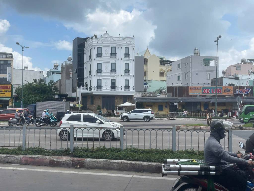 Bán gấp mặt tiền siêu đẹp ngay sân bay Phạm Văn Đồng,Gò Vấp 550m2 (31x20) Khu xây cao Gía 139 tỷ