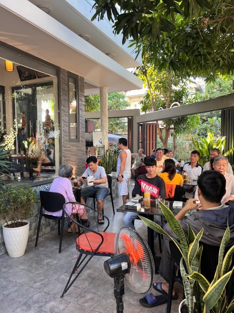 Bán Biệt thự Góc 3 Mặt Tiền KDC Lê Thành, 169m2 ( 10 x 18 ) 3 tầng 4PN, Có thu nhập