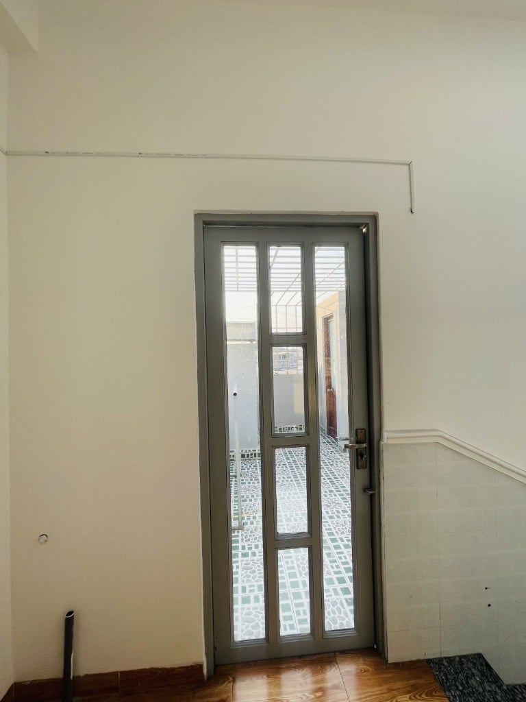 Bán nhà đường Lê Đình Cẩn, Bình Tân, dt 100m2, nhà 3 tầng 4PN 4WC, kinh doanh, hẻm xe hơi