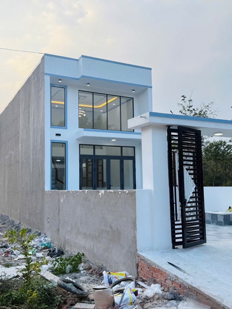 Chính chủ bán nhà Thới Hòa, Bến Cát, 1 trệt 1 lầu, 150m2 sát QL13, ở ngay, SHR