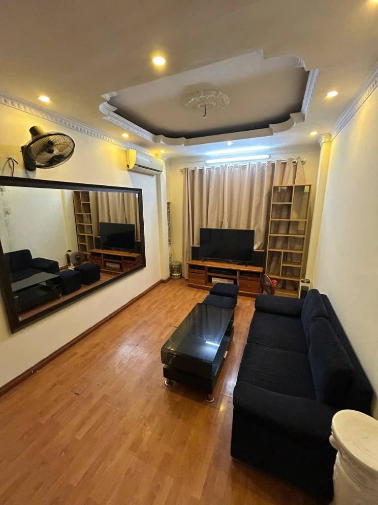 Cho thuê nhà đẹp Nguyễn Phúc Lai, Đống Đa 25m x 5T giá 10 triệu Ở NHÓM