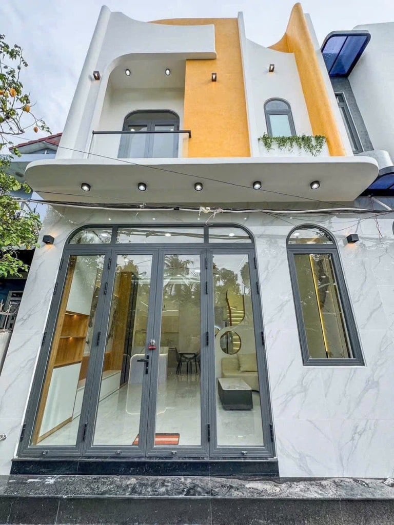 Bán nhà 2 tầng Trần Vĩnh Kiết, Ninh Kiều, 2 phòng ngủ mới hoàn toàn, sổ hồng sang tên ngay