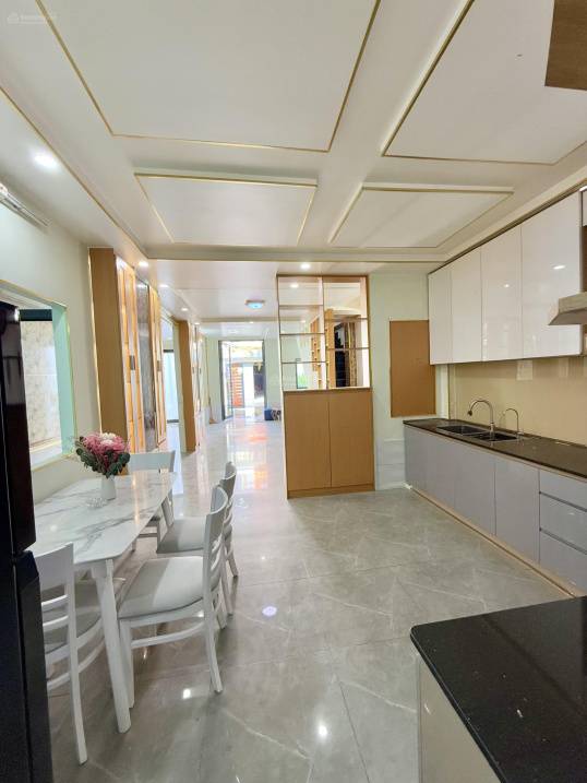 Cần bán gấp nhà ,mặt tiền đường lớn, sổ hồng riêng, gần trung tâm, diện tích 60m2, giá chỉ có 1ty05