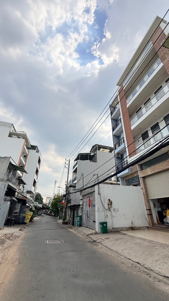 Bán tòa nhà đường Lê Đình Cẩn Bình Tân, hẻm 8m thông, dt 275m2, 5 tầng thang máy