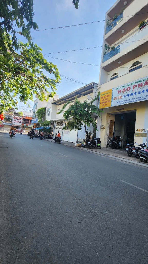 Nhà Mặt Tiền Kinh Doanh 413 Lê Văn Quới, 112m2 ( 5 .2 x 22 ) 3 tầng , Hai mặt tiền đường lớn