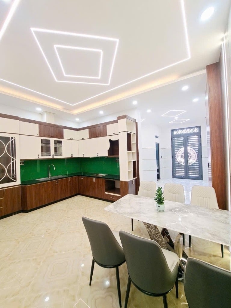 Bán nhà mặt tiền 413 Lê Văn Quới, Bình Tân, dt 112m2, nhà 3 tầng, 2 mặt tiền đường lớn kinh doanh