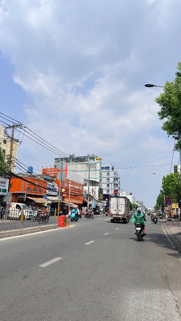 Nhà Hẻm xe hơi đường Lê Văn Quới, 84m2 ( 4 x 21 ) 4 Tầng 5PN, giá tốt nhất khu vực