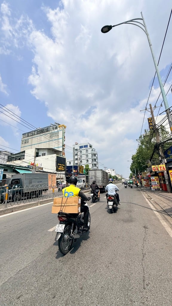 Nhà Hẻm xe hơi đường Lê Văn Quới, 84m2 ( 4 x 21 ) 4 Tầng 5PN, giá tốt nhất khu vực