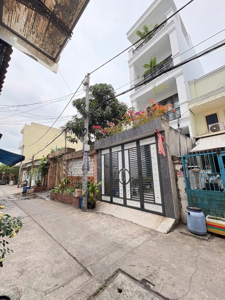 Nhà Hẻm xe hơi đường Lê Văn Quới, 84m2 ( 4 x 21 ) 4 Tầng 5PN, giá tốt nhất khu vực
