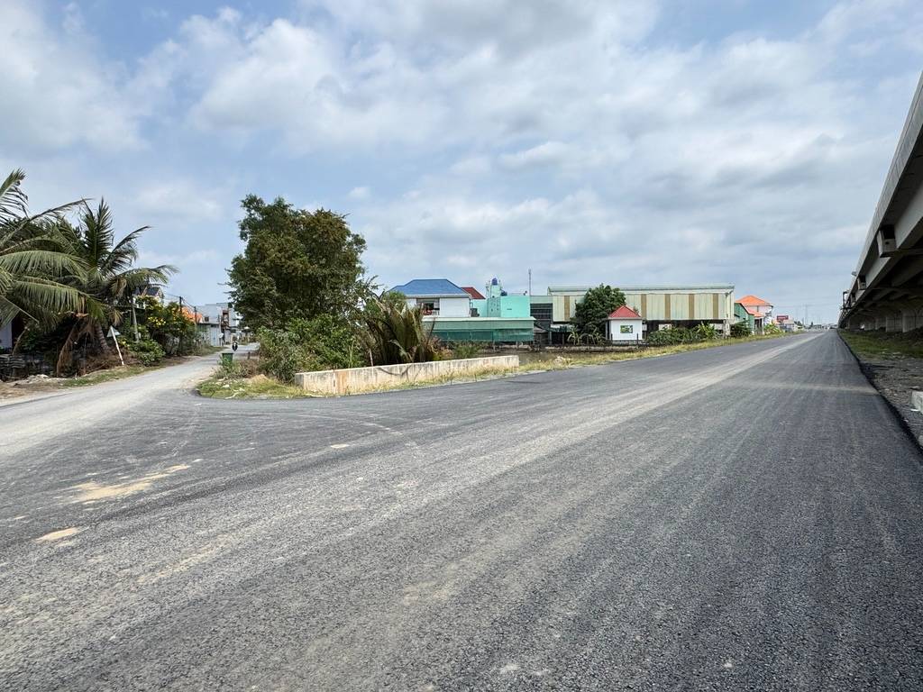 6,68 x 27m (full thổ) - đường đá xanh xe tải - Giáp ranh Bình Chánh. (Ko mồ mã, ko bị QH)