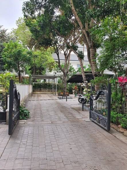 BÁN BIỆT THỰ KĐT ECOPARK HƯNG YÊN. 428M2 - 3 TẦNG. MT 24M.