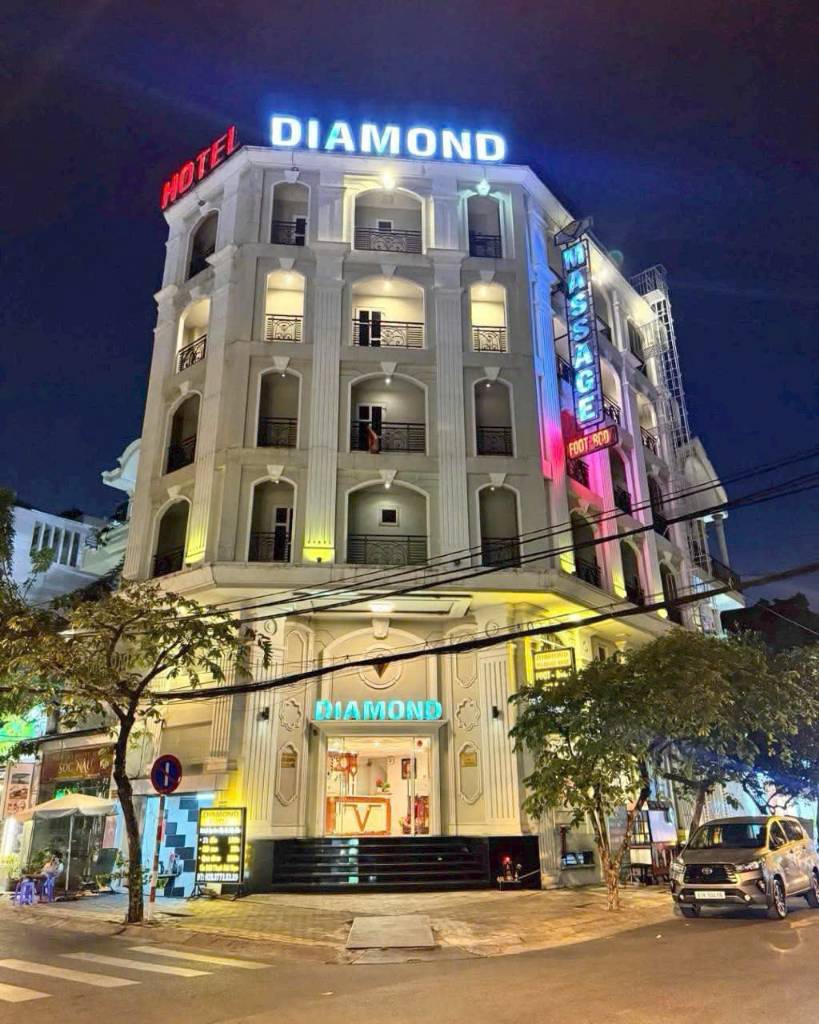 Bán khách sạn góc 2 mặt tiền Tân Quy, Quận 7, DT 8,5x15m, 27 phòng, siêu dòng tiền, giá 39 tỷ