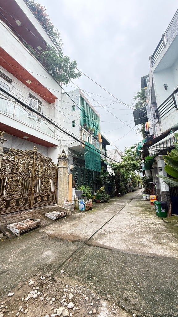 Nhà GẤP BÁN Hẻm xe hơi đường Lê Văn Quới, 88m2 ( 8 x 11 ) 4 tầng 4PN, tặng nội thất