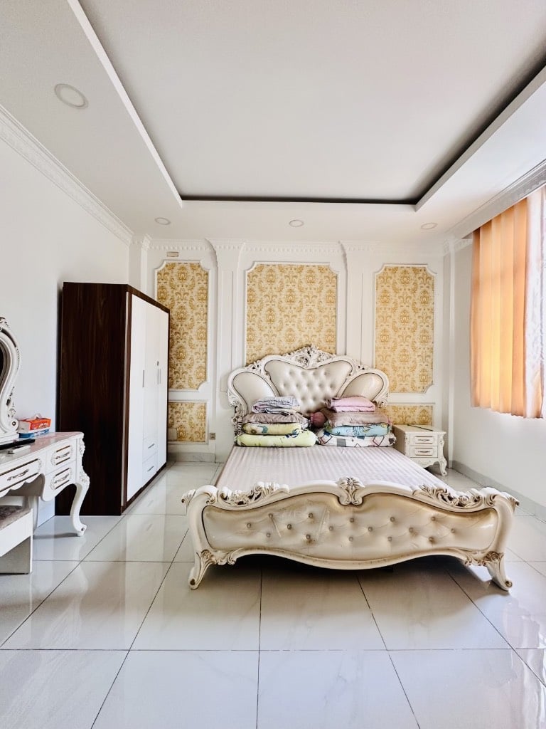 Bán gấp nhà hẻm xe hơi Lê Văn Quới, Bình Tân, 88m2 ngang 8x11m, 4 tầng 4PN, tặng nội thất