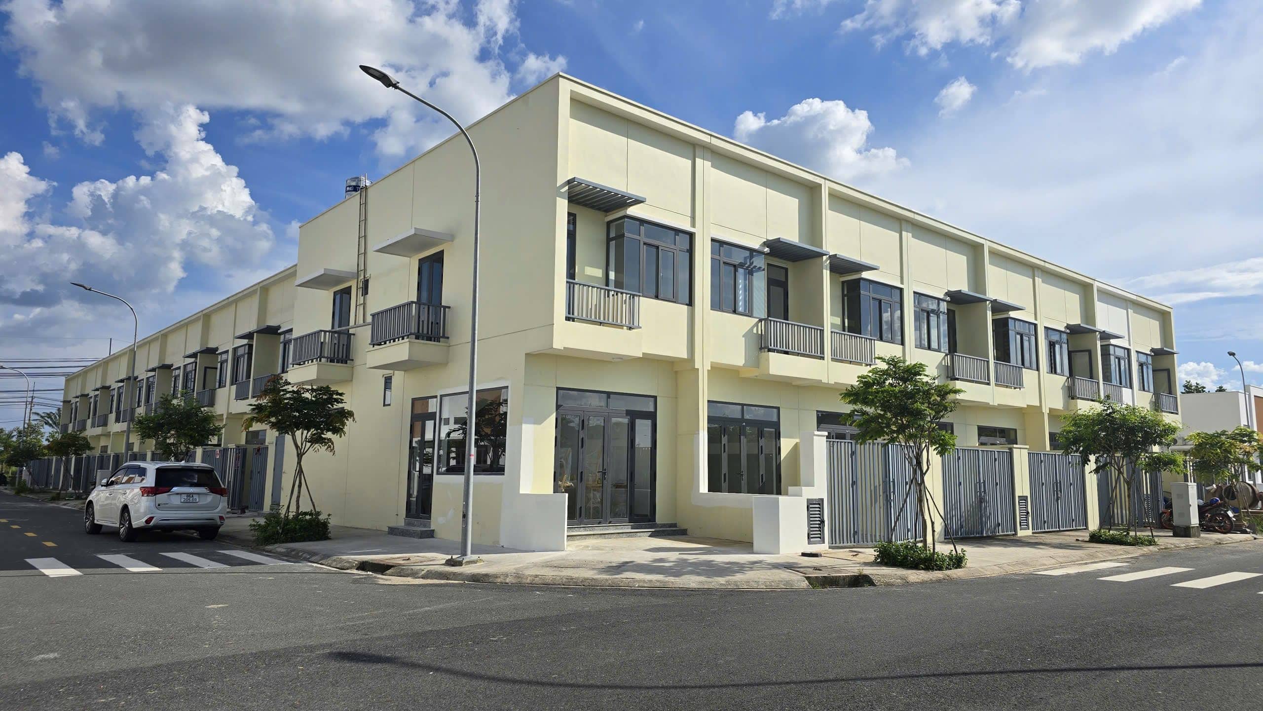 Nhà phố KCN Phước Đông, giá chỉ từ 1,8 tỷ