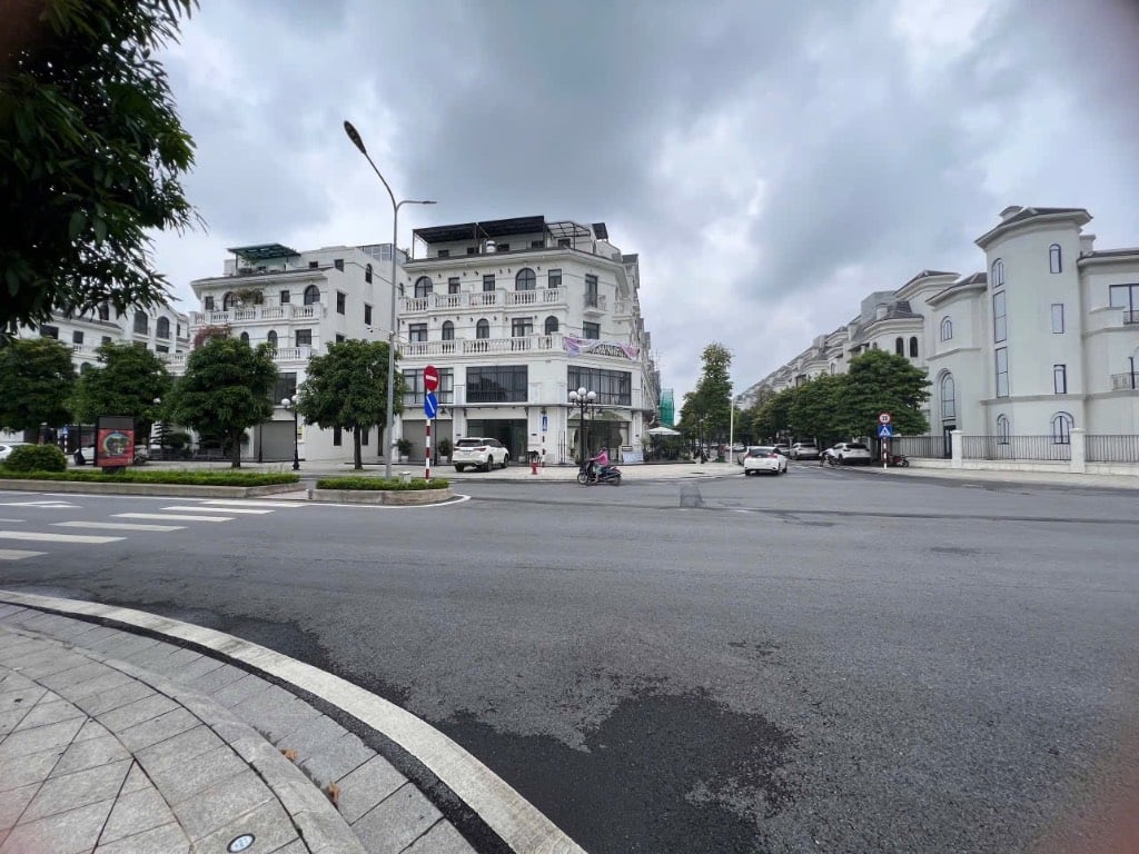 CHÍNH CHỦ GỬI BÁN LIỀN KỀ VINHOMES OCEAN PARK 1 – FULL ĐỒ, CÓ THANG MÁY